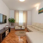 Radic-perfect Location For Summer Activities דירה טרוגיר